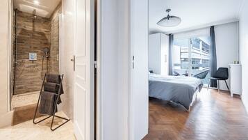 3 bedrooms, free WiFi, bed sheets, wheelchair access