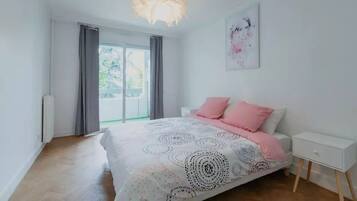 3 bedrooms, free WiFi, bed sheets, wheelchair access