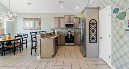 Large Beach Home with Golf Carts, Pool Table and Community Pools