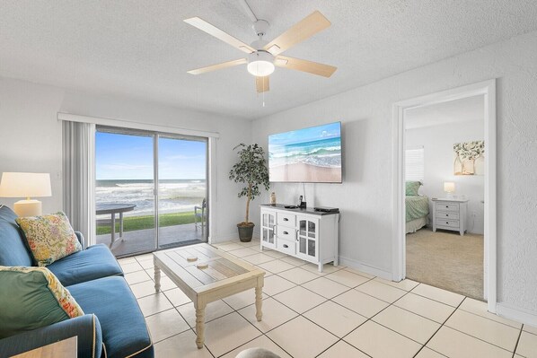 Smart TV, lettore DVD, libri