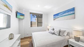 2 bedrooms, iron/ironing board, travel cot, free WiFi