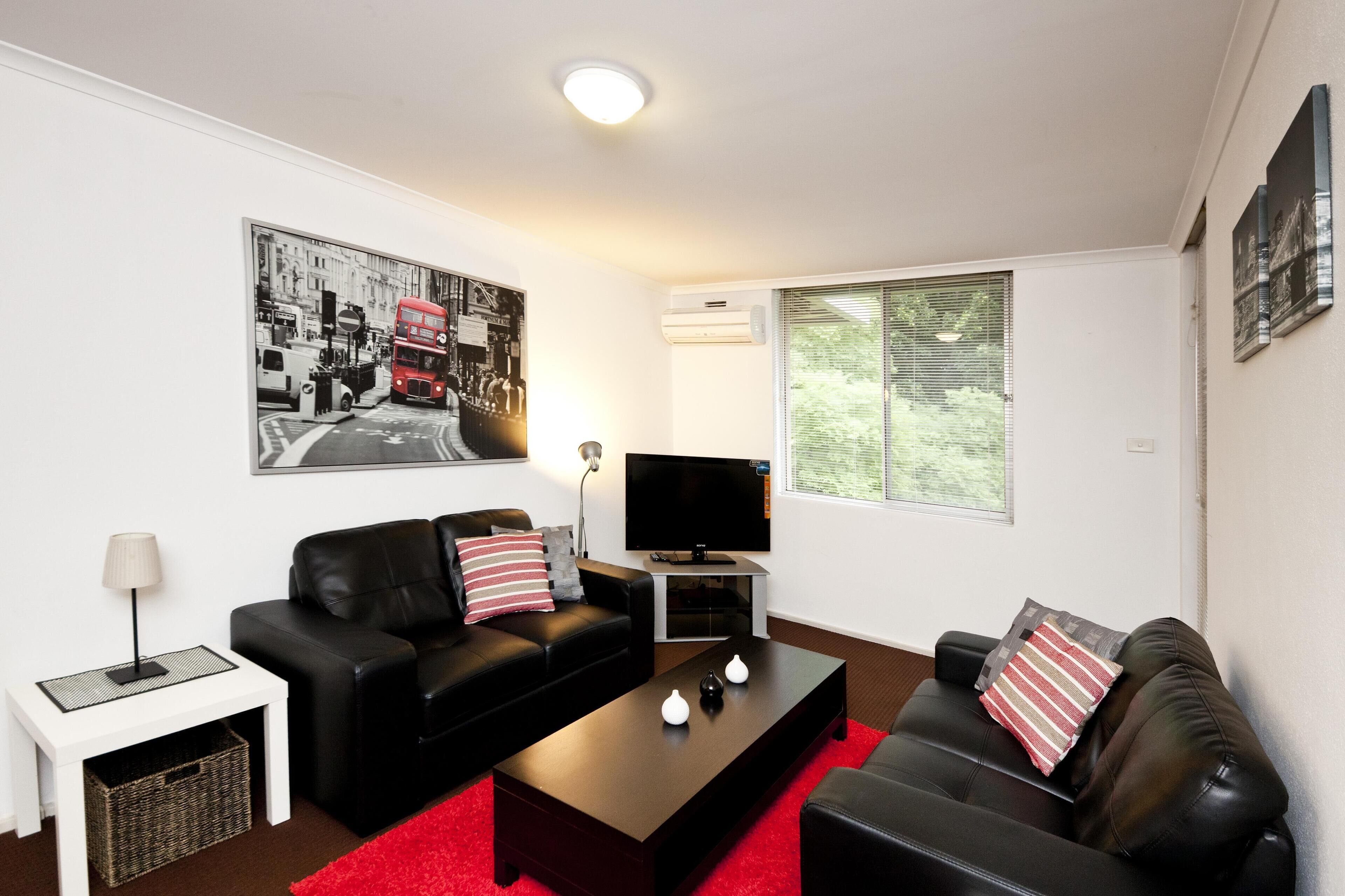 Cute and affordable park side accommodation Queen bed, free parking, free wifi