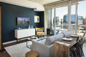 Living area - The best place to see Dallas!! (Dallas)