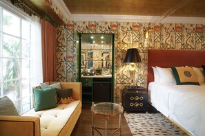 Ropa de cama de alta calidad, minibar, caja fuerte