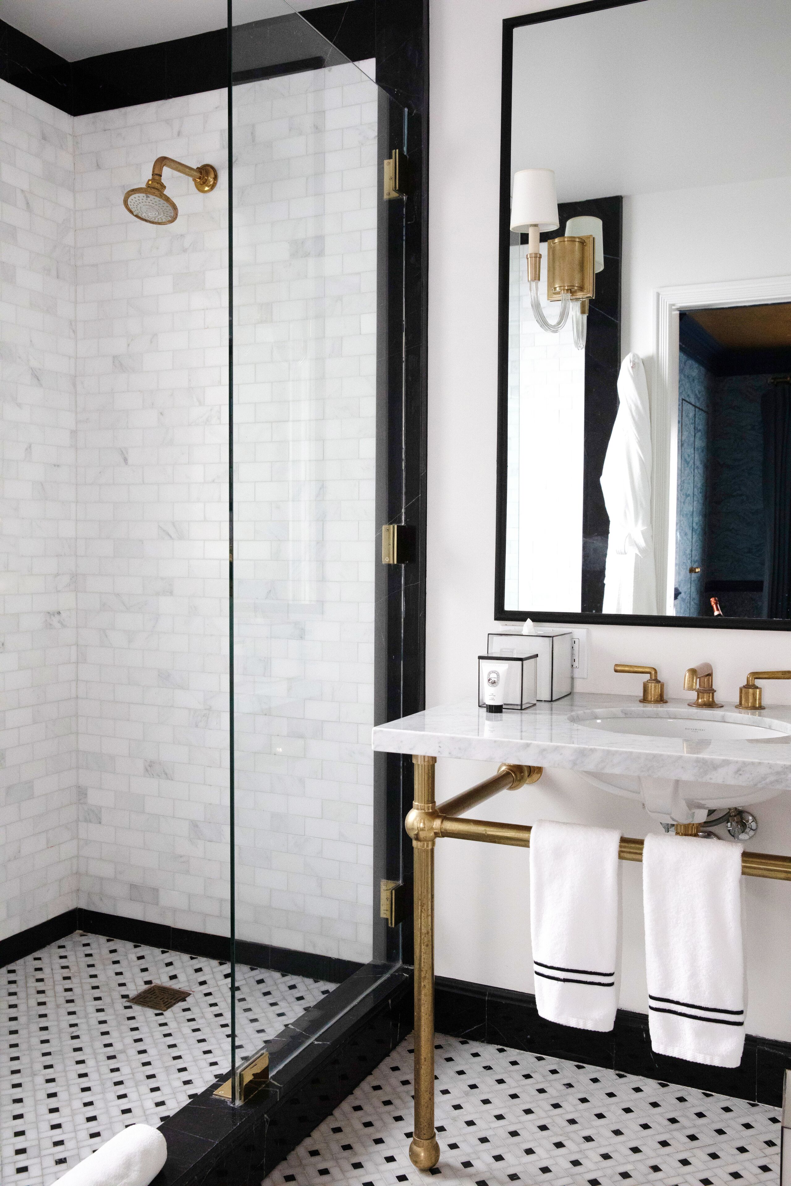 superior room, 1 king bed, mobility accessible | bathroom | free toiletries, hair dryer, bathrobes, slippers