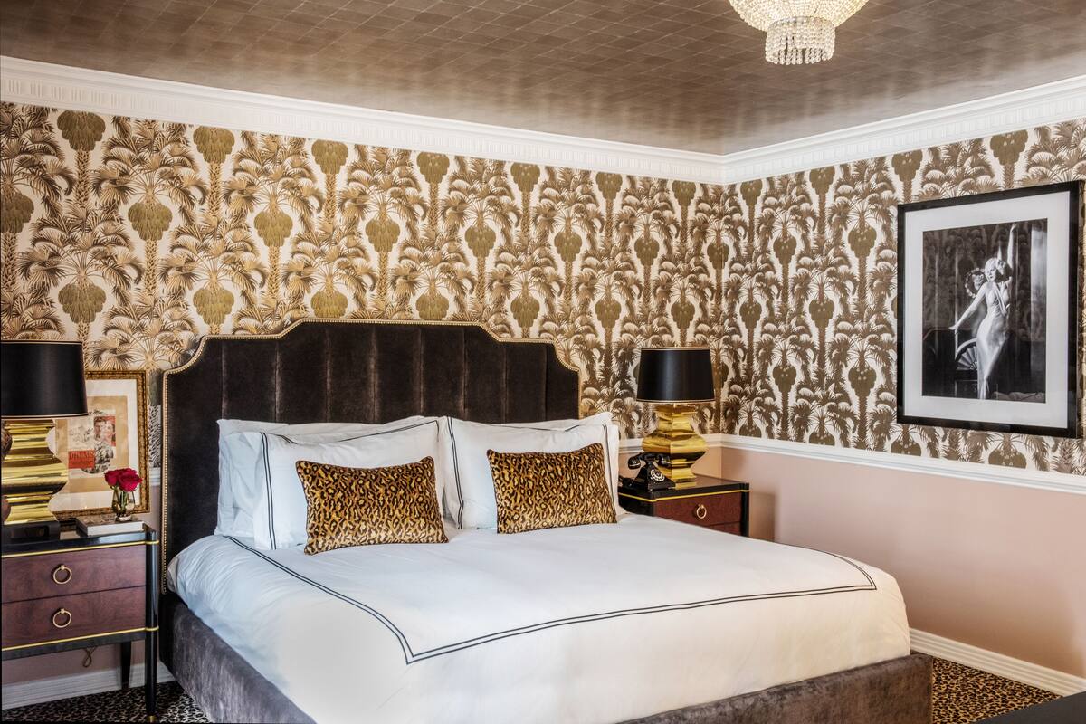 Sengetøy av topp kvalitet, minibar, safe på rommet og skrivebord