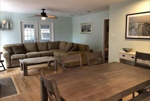 TV, fireplace - Booking for the Spring Summer Season Best Deal on a 4 BR 3 BA on Fripp island.  (Fripp Island)