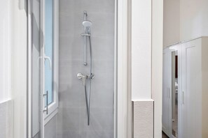 Dusj, hårføner og bidé