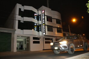 Front of property - evening/night - Hotel Camino Real (Chimbote)