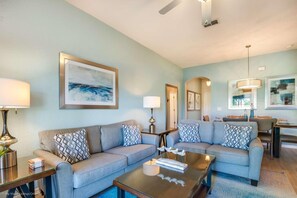 Condo, Multiple Beds (537 Regal Palms) | Living room | Flat-screen TV, DVD player - 537 Regal Palms (Davenport)