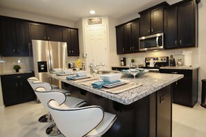 House, Multiple Beds (1816 Solara) | Private kitchen