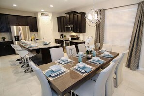 House, Multiple Beds (1816 Solara) | Private kitchen