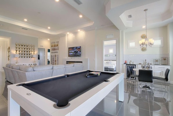 Appart'hôtel, plusieurs lits (4721 Storey Lake) | Billards