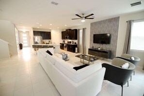 House, Multiple Beds (9005 Solara) | Living room