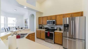 Villa, Multiple Beds (600 Highlands Reserve) | Private kitchen | Fridge, microwave, dishwasher, coffee/tea maker