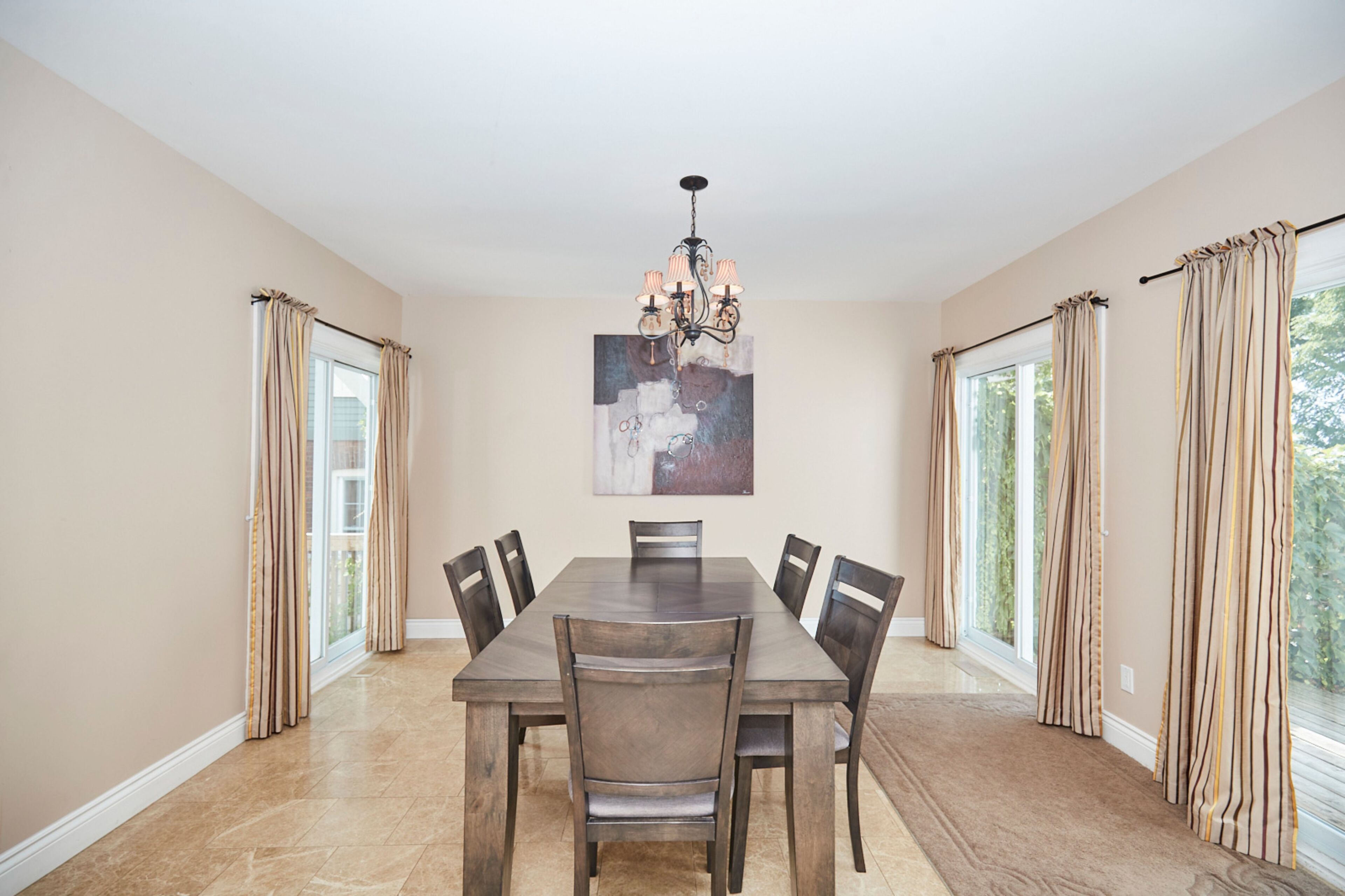 Villa classique | Repas dans la chambre