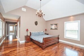 4 bedrooms, desk, iron/ironing board, free WiFi - Magnificent Stay by The Falls (Niagara Falls)