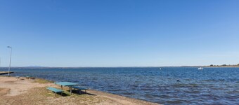 Captains Hideaway - Holiday with water views and modern luxury amenities