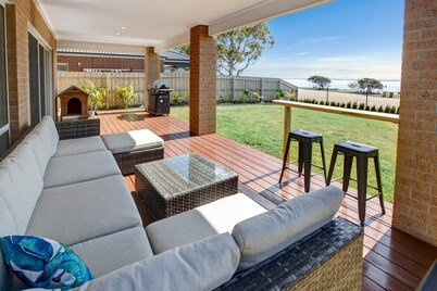 Holiday with water views and modern luxury amenities