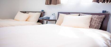 2 bedrooms, desk, internet, bed sheets