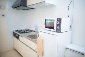 Fridge, microwave, stovetop, cookware/dishes/utensils