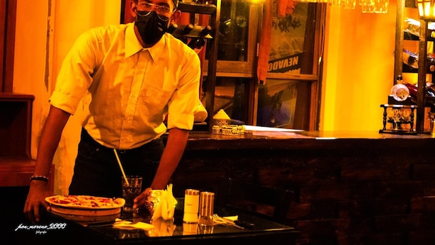 Bar (trong khuôn viên)