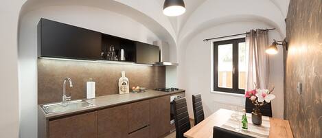 Kühlschrank, Mikrowelle, Ofen, Geschirrspüler