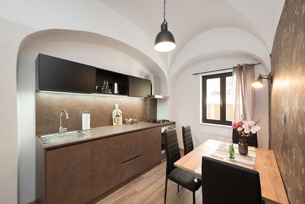 Kjøleskap, mikrobølgeovn, ovn og oppvaskmaskin