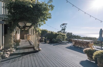 Private Studio , spectacular Ocean View , bathroom , kitchenette, Very Quiet