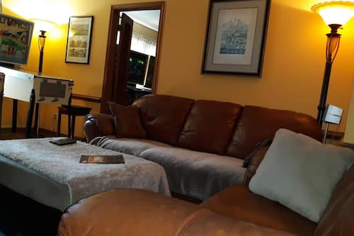 Téléviseur au plasma, console de jeux vidéo, lecteur de DVD