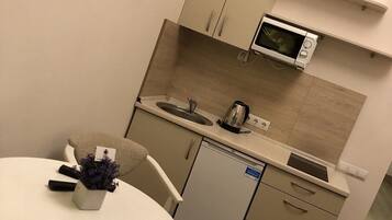 Grand Apartment | 1 bedroom, in-room safe, blackout curtains, soundproofing