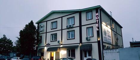 Fasade – kveld/natt