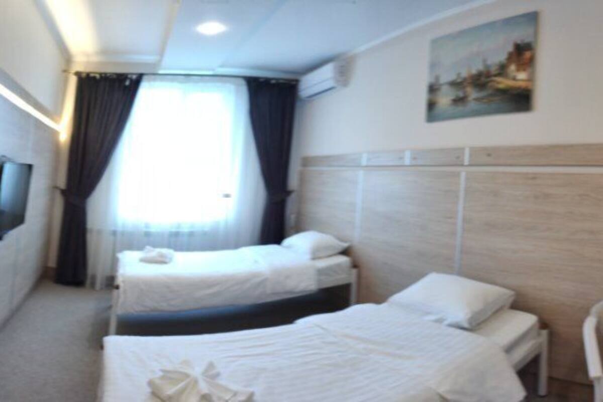 Standard Studio, 2 Twin Beds | 1 bedroom, in-room safe, blackout drapes, soundproofing