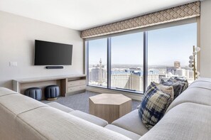 Televisor de pantalla plana i ordinador 