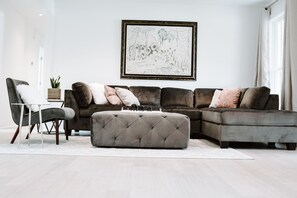 Living area - Newly Renovated Bungalow with Artful Delights, Plush Comforts, and Convenience (Smyrna)