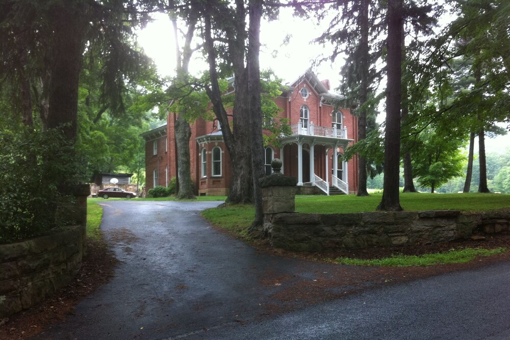 Shaw Mansion Inn