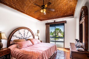 14 chambres, surmatelas, coffres-forts dans les chambres