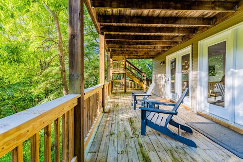 KinStay Massanutten Family Cabin-Time with Family, Shuffleboard, Mountain Views