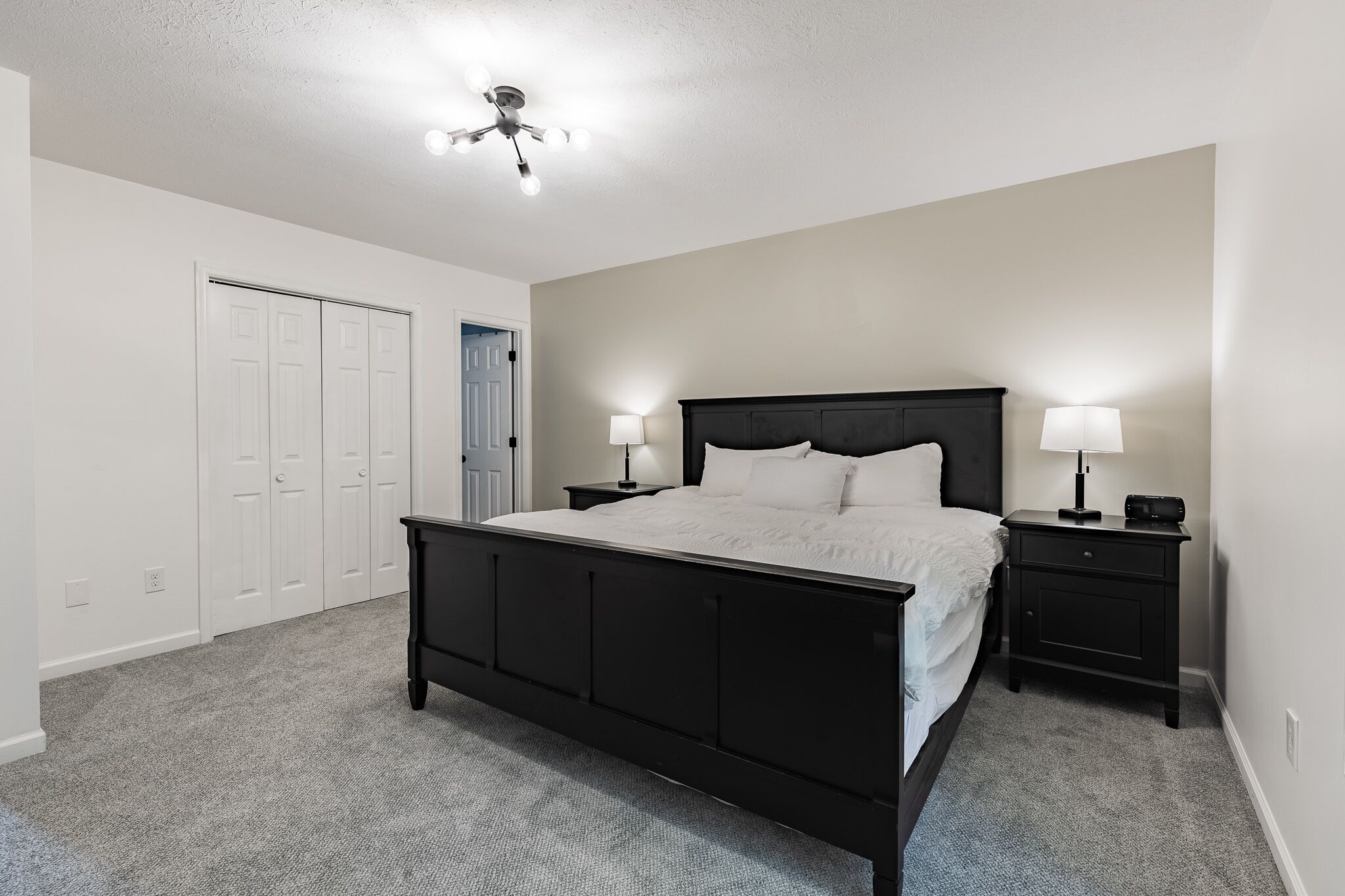 4 bedrooms, WiFi (free), bed sheets