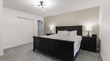 4 bedrooms, WiFi (free), bed sheets