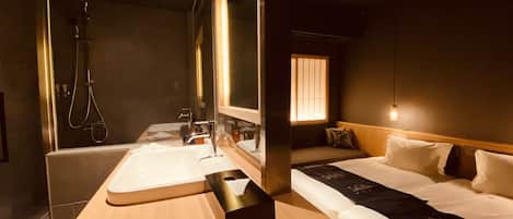 Chambre supérieure avec lits jumeaux | Coffre-fort, bureau, accÚs au Wi-Fi (inclus), literie fournie