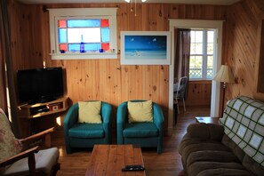 TV, DVD player, books - Beach Haven - 17 Rocky Lane (Mount Stewart)