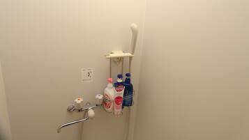 Cottage with Wood deck | Bathroom | Shower, free toiletries, hair dryer, electronic bidet