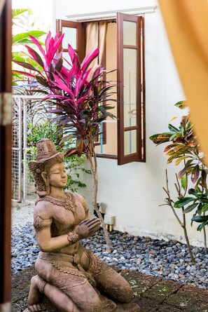 Exterior detail - LARGE SURIN/BANGTAO VILLA WITH PRIVATE POOL/GARDEN (Thalang)