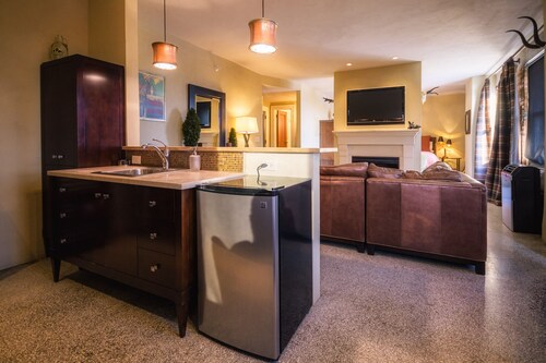 River View Condo in the Wilma