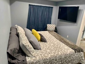 3 habitaciones, tabla de planchar con plancha, wifi y ropa de cama 