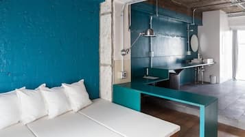 In-room safe, free WiFi, bed sheets