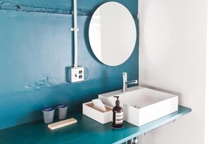 Douche, articles de toilette gratuits, sèche-cheveux