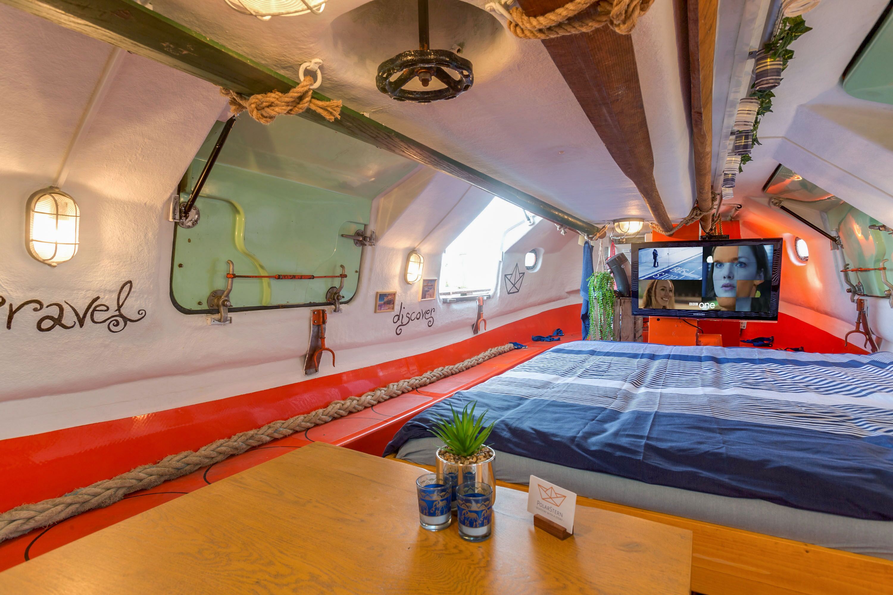 UNIQUE STAY ON THE WATER - CLOSE TO AMSTERDAM!