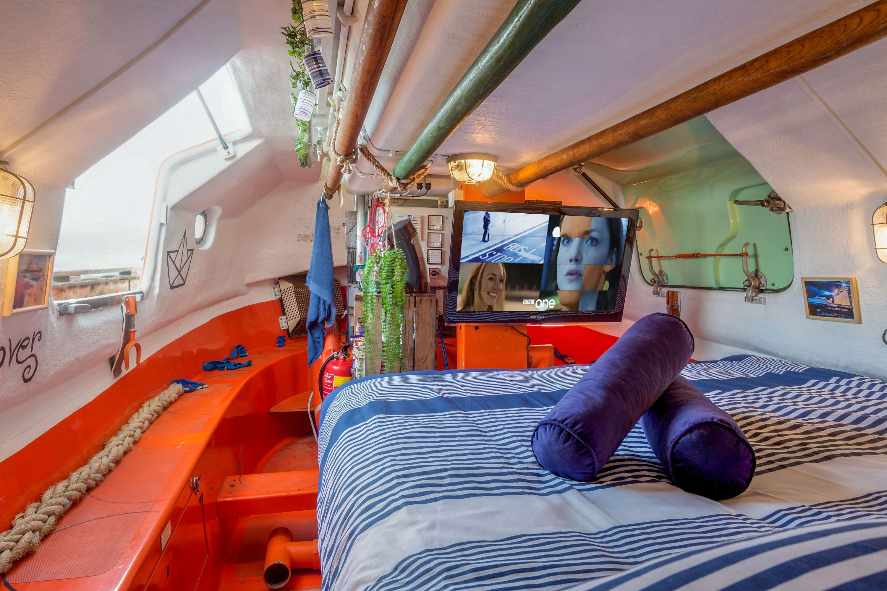 UNIQUE STAY ON THE WATER - CLOSE TO AMSTERDAM!